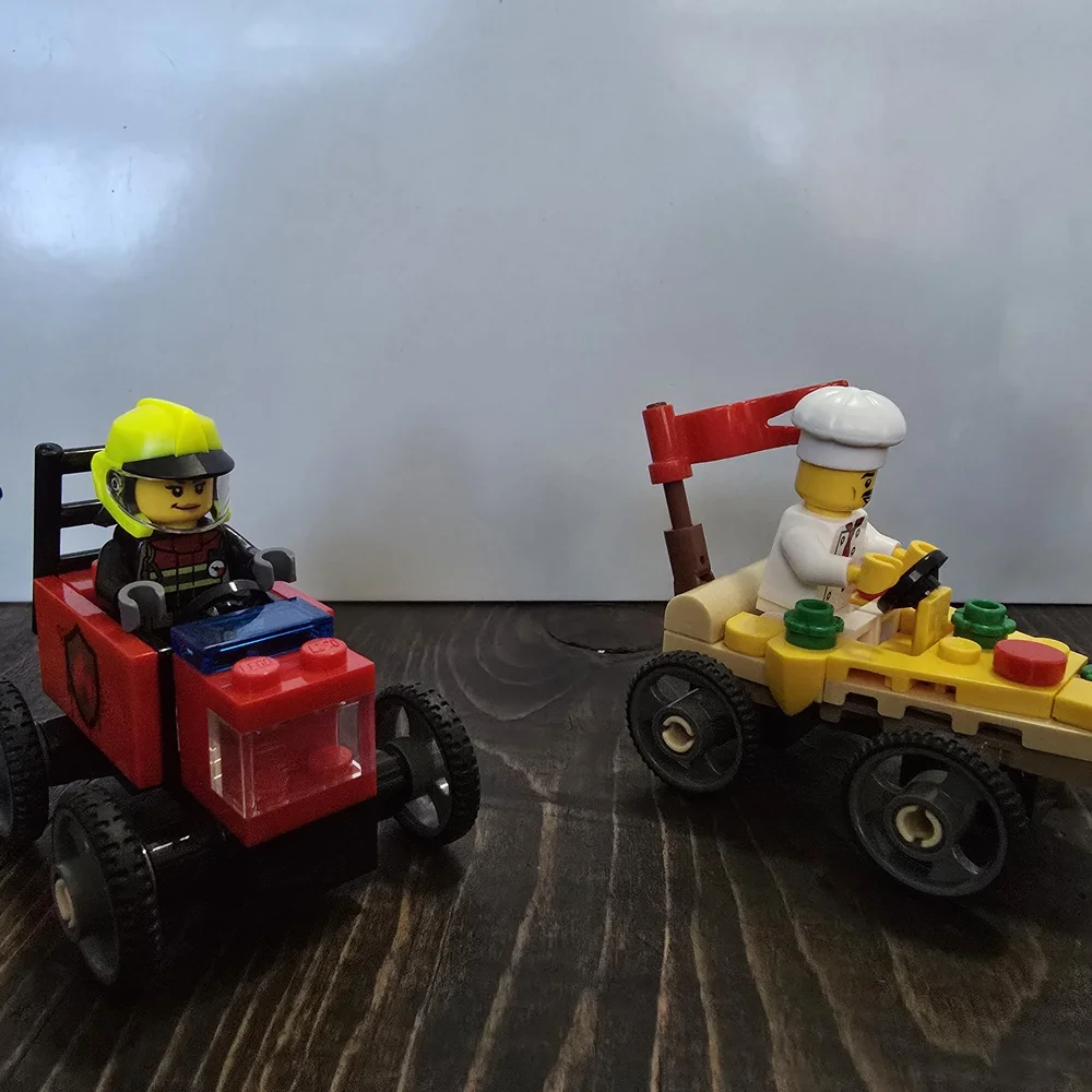 Lego Minifig Derby Race Cars - Picture 2 of 5